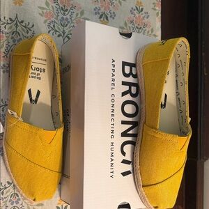 BRONCA ESPADRILLE NEW IN BOX FUN COLOR